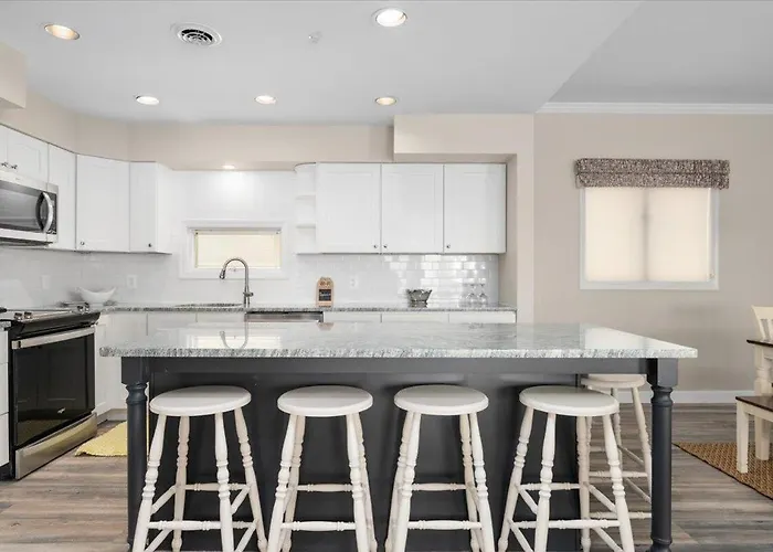 One Of A Kind Ocean Front 3 Bedroom In North Oc With Private Garage! *