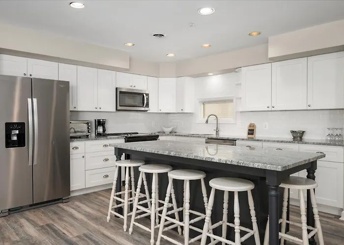 One Of A Kind Ocean Front 3 Bedroom In North Oc With Private Garage! *