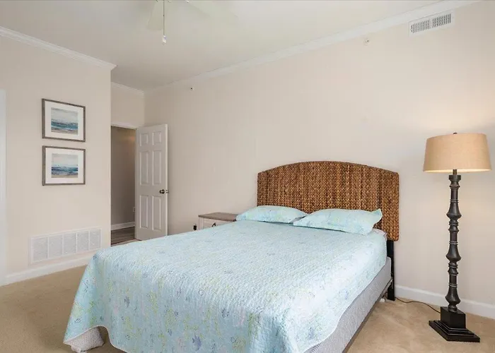 One Of A Kind Ocean Front 3 Bedroom In North Oc With Private Garage! * Ocean City