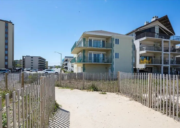 One Of A Kind Ocean Front 3 Bedroom In North Oc With Private Garage! Holiday home *
