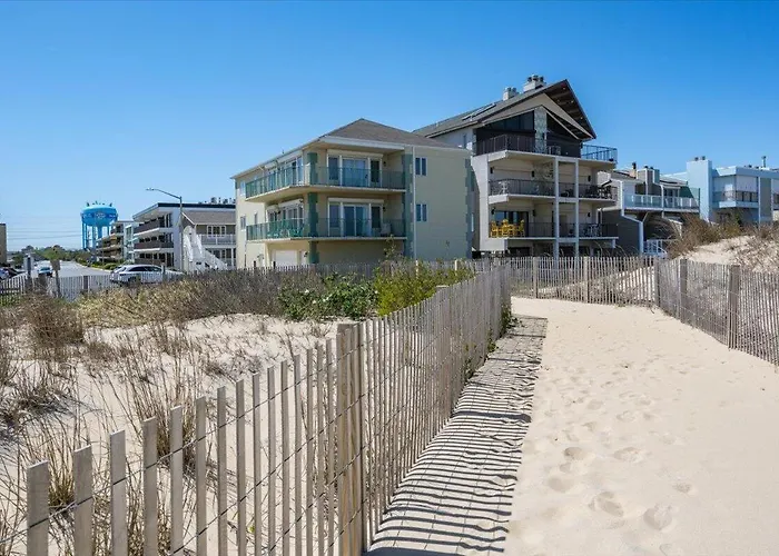 One Of A Kind Ocean Front 3 Bedroom In North Oc With Private Garage! *