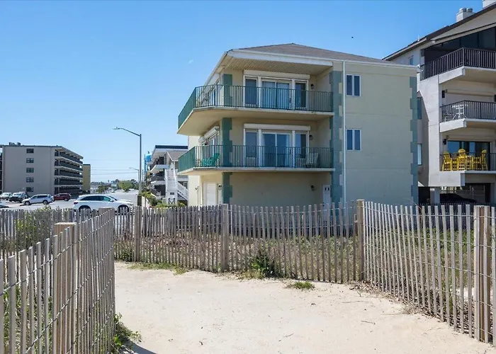 One Of A Kind Ocean Front 3 Bedroom In North Oc With Private Garage! *